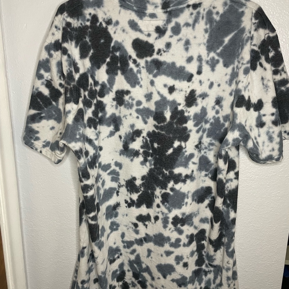 Tie dye with yellow smiley face
Brand Reason size Large - Picture 2 of 3